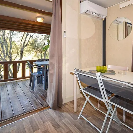 Stunning Caravan In Belvedere Campomoro With 2 Bedrooms Camping *