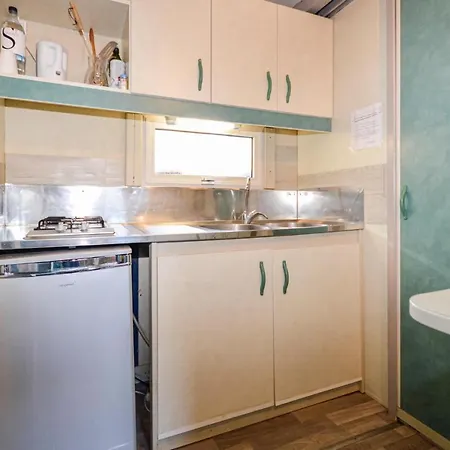 Stunning Caravan In Belvedere Campomoro With 2 Bedrooms Camping